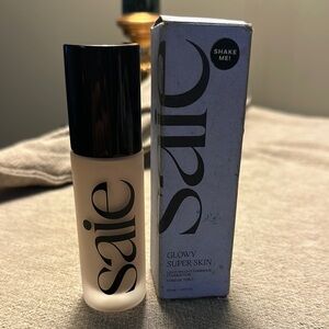 Saie Glowy Super Skin Foundation - Cream